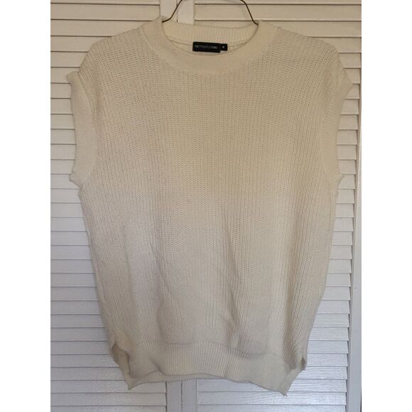 Knitted Sleeveless Sweater Off White Top by Pretty Little Thing (M) - Picture 2 of 3